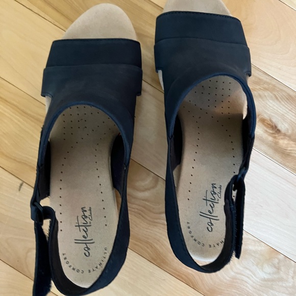 Clarks Annadel Ivory Navy Nubuck Sandals - Picture 3 of 8